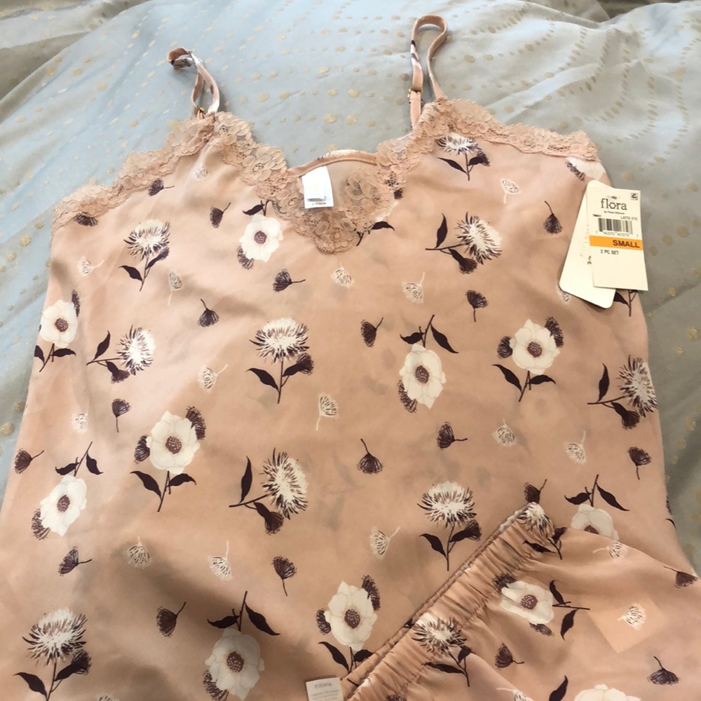 NWT Flora Nikrooz Silky pajama set